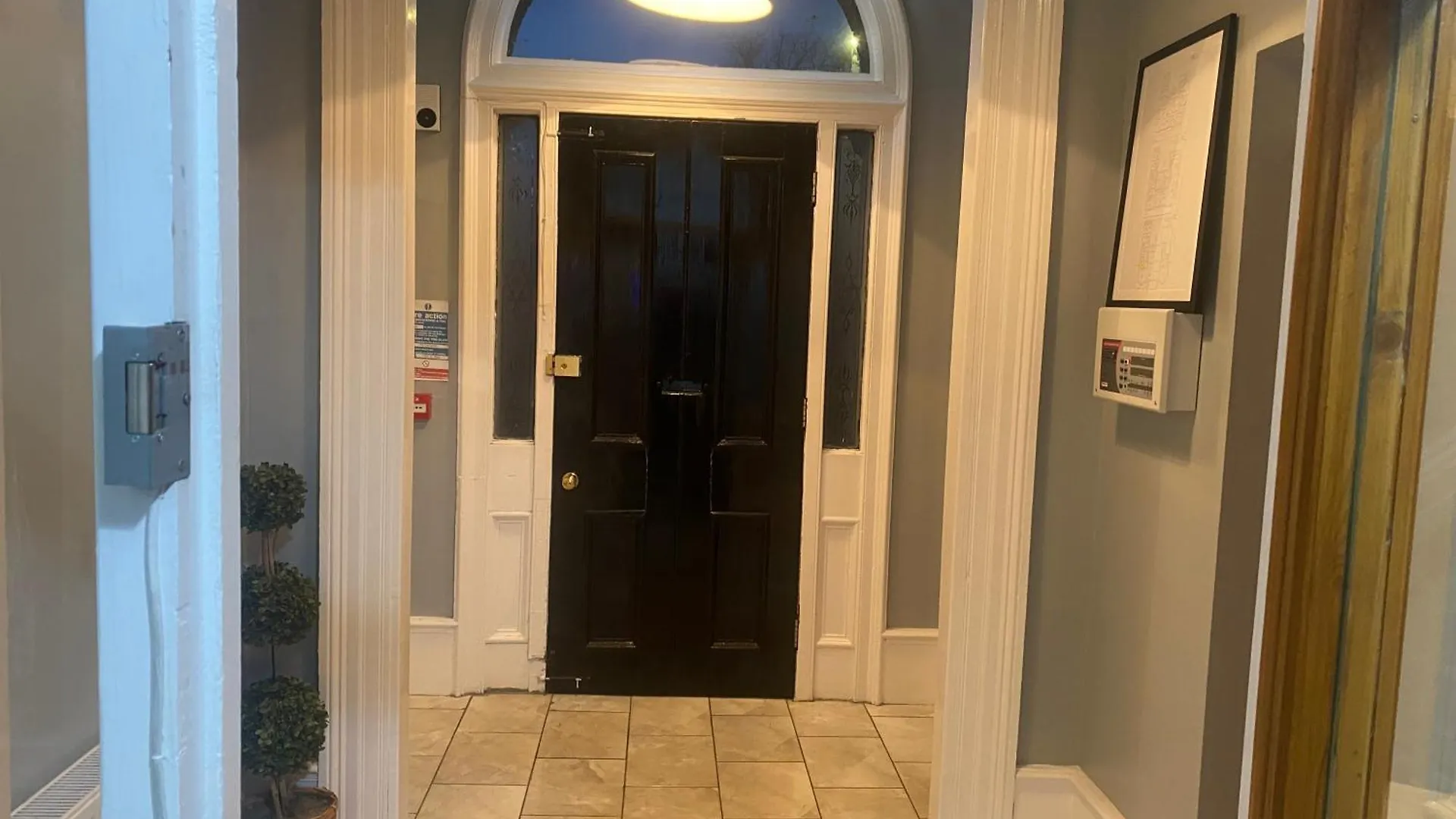 The Clifton Hotel Newcastle ניוקאסל